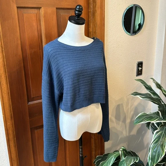 NWT Zara Crop Sweater. Size Large - Picture 9 of 11